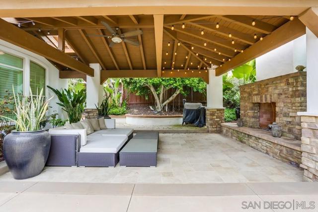 6977 Corte Langosta, Carlsbad CA: https://media.crmls.org/mediaz/3a0ec55b-7af9-4086-a1c9-efed4f06e605.jpg