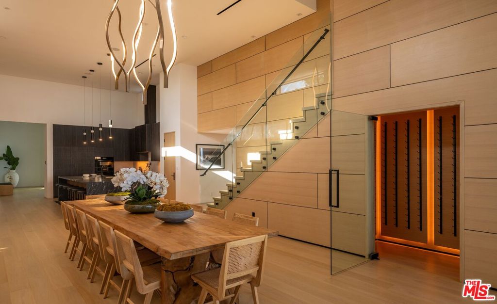 https://media.crmls.org/mediaz/3a0ed076-77b8-4527-9727-0f19b94e8e4f.jpg?preset=X-Large