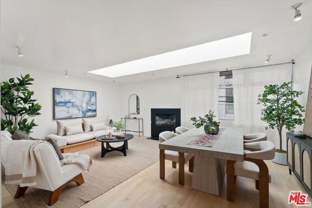 5806 Waring Avenue, Los Angeles CA: https://media.crmls.org/mediaz/3a0f3a7a-2c31-4337-9dc4-e6d75983e509.jpg