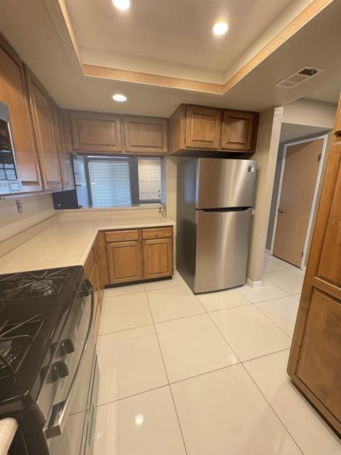 Detail Gallery Image 2 of 24 For 931 Martin Dr #3,  Escondido,  CA 92026 - 2 Beds | 2 Baths