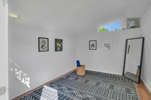 1583 Mitchell Way, Redwood City CA: https://media.crmls.org/mediaz/3a0fea76-b2cc-4dd0-bdf2-08076494093e.jpg