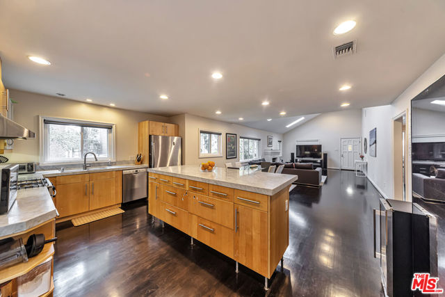 3938 Tracy Street, Los Angeles CA: https://media.crmls.org/mediaz/3a101504-22f4-4543-a195-bb4ee1fd630b.jpg