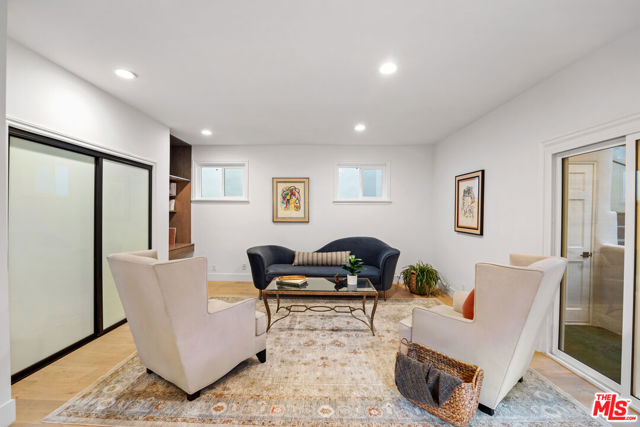4148 Sunswept Drive, Studio City CA: https://media.crmls.org/mediaz/3a104be2-f6c9-4e49-a275-94418728ced0.jpg