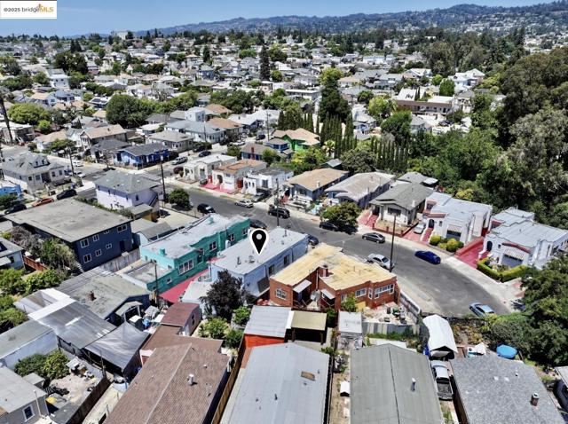 2775 E 21St St, Oakland CA: https://media.crmls.org/mediaz/3a10b8fb-9a07-4b4a-bde6-088913cd7d48.jpg