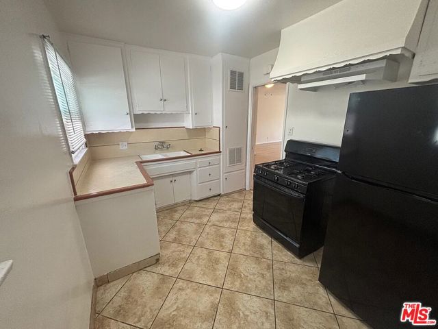 4131 Palmwood Drive, Los Angeles CA: https://media.crmls.org/mediaz/3a1175d1-71df-46bc-8427-6e99fd813066.jpg