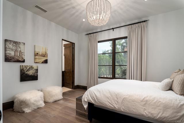 Image 23 of 40 For 18411 Calle La Serra