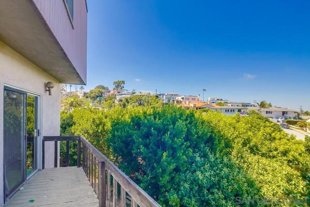 954 Harbor View Dr, San Diego CA: https://media.crmls.org/mediaz/3a127f96-afb1-48ff-89ae-b92e9ac4ce3e.jpg