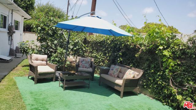 8130 Grimsby Avenue, Los Angeles CA: https://media.crmls.org/mediaz/3a128acc-3b3f-474b-9cee-3a23f95c88a7.jpg