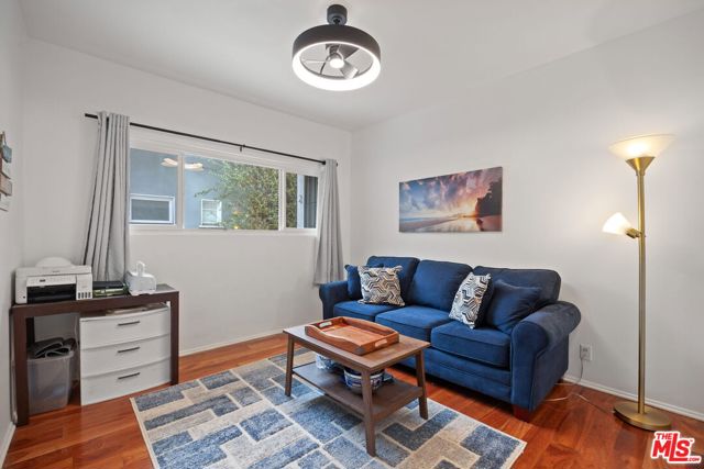 938 20th Street, Santa Monica CA: https://media.crmls.org/mediaz/3a1297b3-01f8-4e78-ad8c-25a4d33cb225.jpg