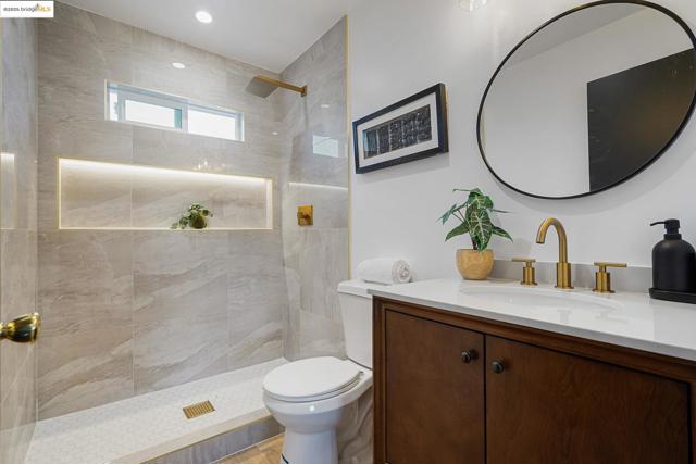 278 Cairo Rd, Oakland CA: https://media.crmls.org/mediaz/3a12eab3-44fc-4ccb-9ed5-b1d557706615.jpg