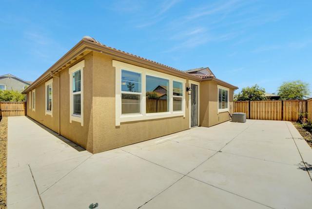 2606 Salinger Avenue, Tracy CA: https://media.crmls.org/mediaz/3a130845-c011-434a-97ca-8c5e620db80d.jpg