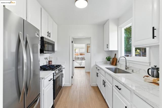 6124 Santa Cruz AVE, Richmond CA: https://media.crmls.org/mediaz/3a13b034-e9b6-45ba-98a8-1b4bbb57b3bd.jpg