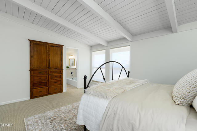 1905 Ocean Drive, Oxnard CA: https://media.crmls.org/mediaz/3a14379a-03c9-41e5-aea0-3b2cee52866d.jpg
