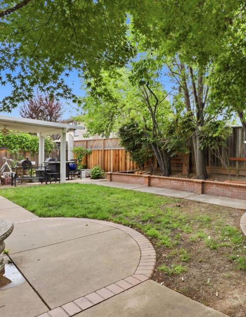 1510 Dovetail Way, Gilroy CA: https://media.crmls.org/mediaz/3a144b15-d1cc-4a01-9623-7a4832995b0c.jpg