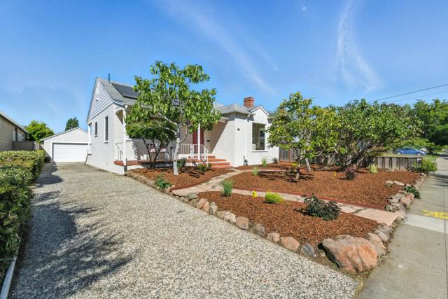1513 Oak Street, San Mateo CA: https://media.crmls.org/mediaz/3a148755-2985-4175-9615-5c0cce617d2d.jpg