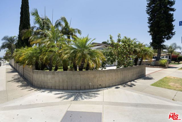 700 S Plymouth Place, Anaheim CA: https://media.crmls.org/mediaz/3a14afc4-fe7d-4904-8c56-c2427583080a.jpg