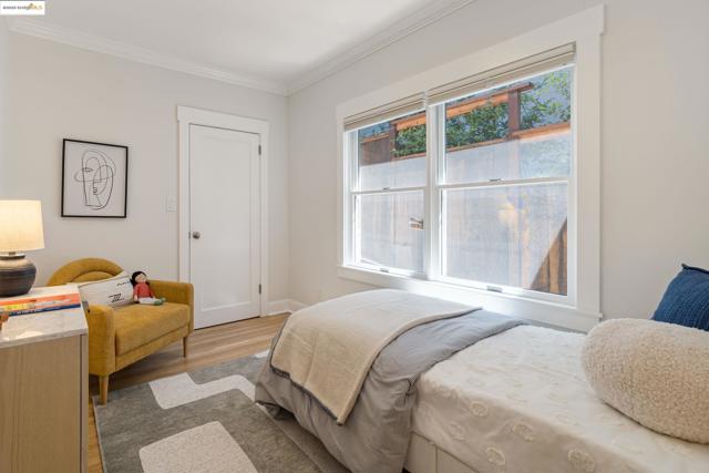 6314 Broadway Ter, Oakland CA: https://media.crmls.org/mediaz/3a14d546-9a74-4fff-9367-300f3bae9420.jpg