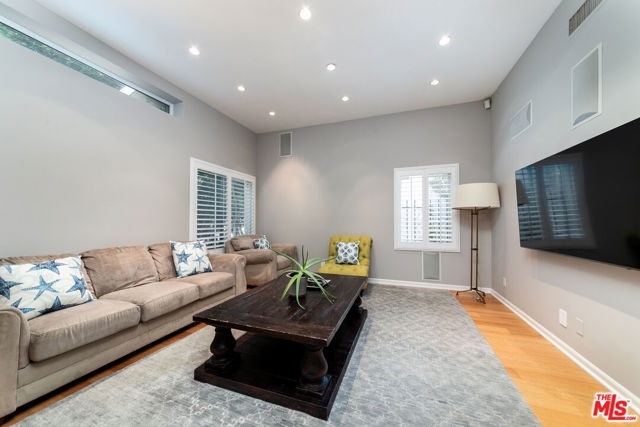 1358 Holmby Avenue, Los Angeles CA: https://media.crmls.org/mediaz/3a151c3d-463d-442d-a7f2-2ac59c4e3980.jpg