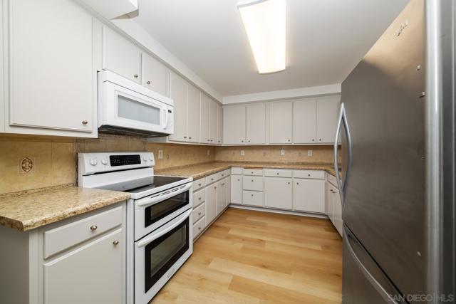 2660 Pheasant Dr, San Diego CA: https://media.crmls.org/mediaz/3a15239b-57fc-44ae-9296-1b2d91d46de4.jpg
