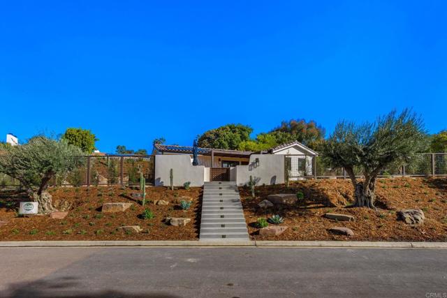 2087 Via Ladeta, La Jolla CA: https://media.crmls.org/mediaz/3a15380f-5cc4-413c-b3ca-f32263a3ef5d.jpg