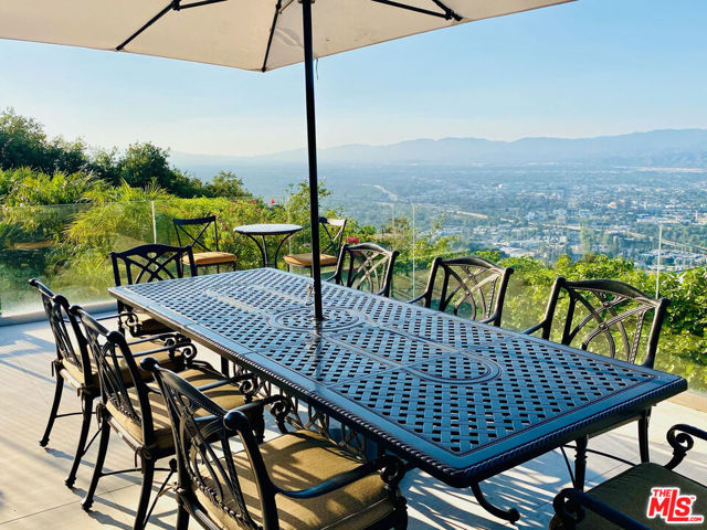 7833 Torreyson Drive, Los Angeles CA: https://media.crmls.org/mediaz/3a15ccc4-fc4b-4104-98cb-814bfd1e5337.jpg