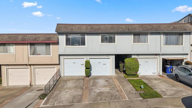 3860 Fairfax Way, South San Francisco CA: https://media.crmls.org/mediaz/3a169156-d9c7-4323-8516-79d4e400baf8.jpg