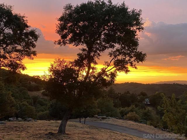 16690 Iron Springs Rd, Julian CA: https://media.crmls.org/mediaz/3a169854-c76c-494b-945d-0375f10f576f.jpg