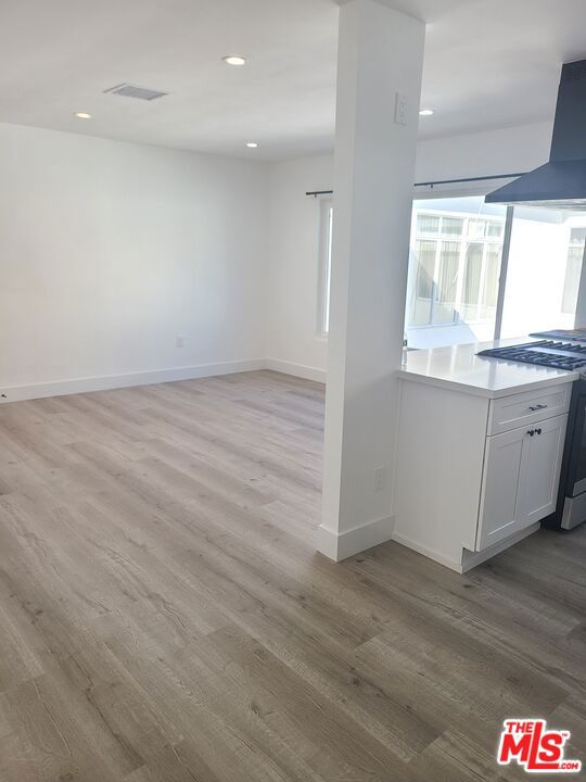 465 S Le Doux Road, Los Angeles CA: https://media.crmls.org/mediaz/3a16caa1-19ec-46fc-8650-b46750be5d9a.jpg