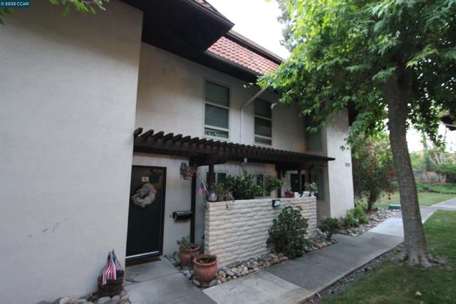 1327 Montego, Walnut Creek CA: https://media.crmls.org/mediaz/3a171092-59b5-4abd-b6b6-46bc9848327f.jpg