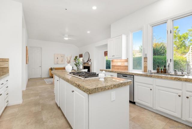 14231 Fox Run Row, San Diego CA: https://media.crmls.org/mediaz/3a1760b0-1394-4160-a3fc-b6d86cbcda9a.jpg