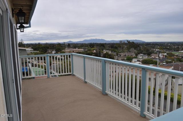 Detail Gallery Image 14 of 18 For 3309 Hilltop Dr, Ventura,  CA 93003 - 3 Beds | 2 Baths