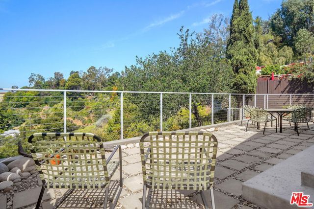 1865 UPPERTON Avenue, Los Angeles CA: https://media.crmls.org/mediaz/3a19752f-a79d-4225-8879-40e71f544374.jpg