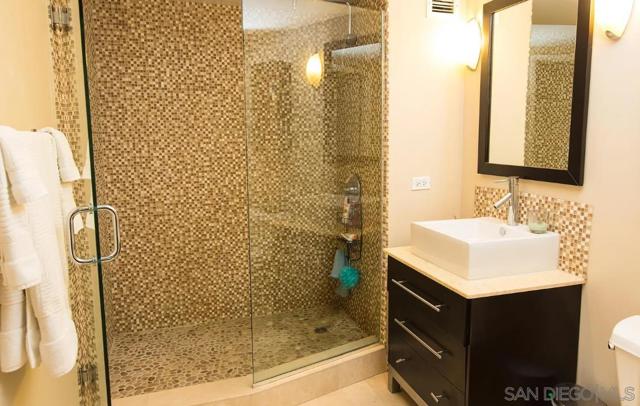 425 W Beech St, San Diego CA: https://media.crmls.org/mediaz/3a19c404-974d-4089-937b-b2675c43c412.jpg