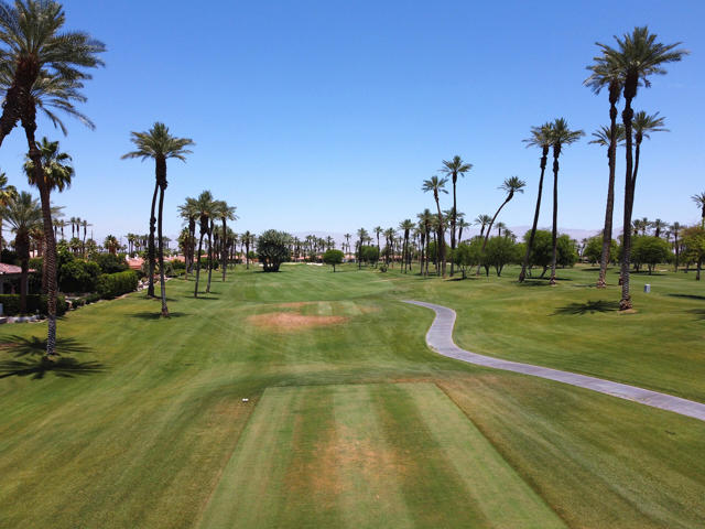 56588 S Palms Drive, La Quinta CA: https://media.crmls.org/mediaz/3a19f87f-df63-4733-87f3-a5ed328fa091.jpg