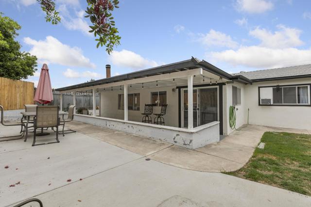 642 Carlsbad St., Spring Valley CA: https://media.crmls.org/mediaz/3a19fe1e-066a-47e1-b93a-2074cf27a172.jpg
