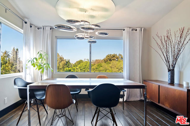 3631 Buena Park Drive, Studio City CA: https://media.crmls.org/mediaz/3a1a27d0-eebb-4669-b2f0-7db886429376.jpg