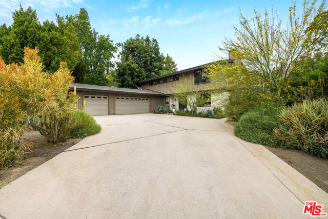 24417 Clipstone Street photo 2