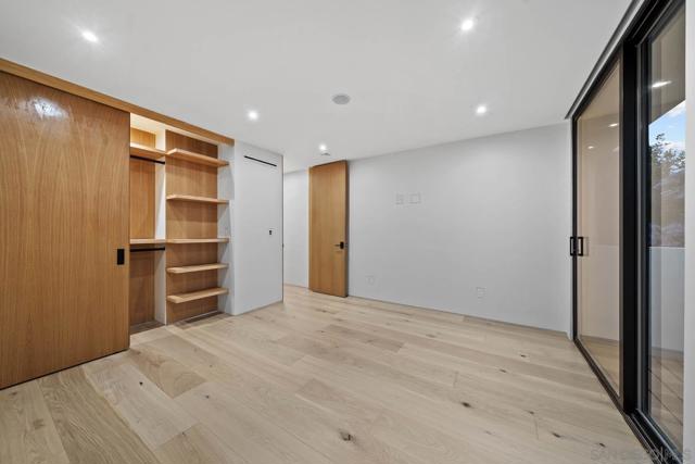 7372 76 Fay Ave, La Jolla CA: https://media.crmls.org/mediaz/3a1ab484-eba4-4bef-a8d2-7fee8bec4991.jpg