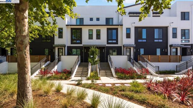 994 Harcot Court, San Jose CA: https://media.crmls.org/mediaz/3a1ab69d-f89c-43c1-947c-51067bb98ce5.jpg