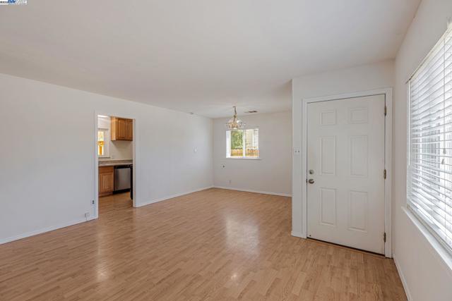 2056 Elm St, Livermore CA: https://media.crmls.org/mediaz/3a1b1943-2b95-42cf-8678-560ba01b2b65.jpg