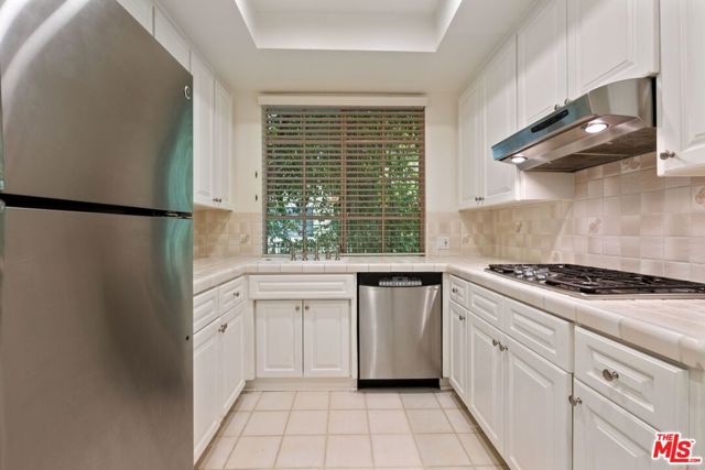 1375 Kelton Avenue, Los Angeles CA: https://media.crmls.org/mediaz/3a1b7e13-30d7-4140-b4ef-64b92cce3c70.jpg