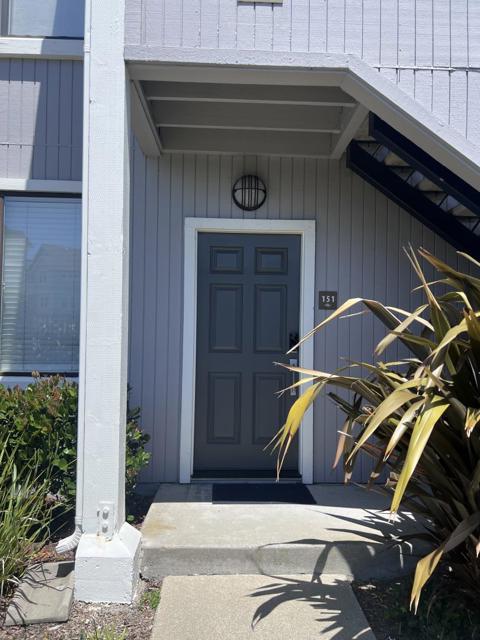 151 Schooner Court, Richmond CA: https://media.crmls.org/mediaz/3a1babf4-0898-4301-aec0-300f4adae59b.jpg
