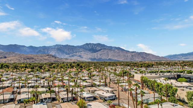 392 Standing Bear, Cathedral City CA: https://media.crmls.org/mediaz/3a1be47d-053d-45b4-b445-66b41ba9aa3a.jpg