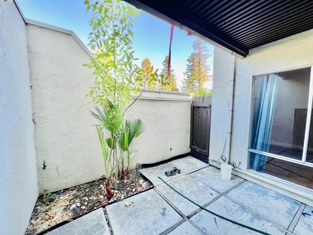 Image 21 of 26 For 2800 Laguna Cir  D