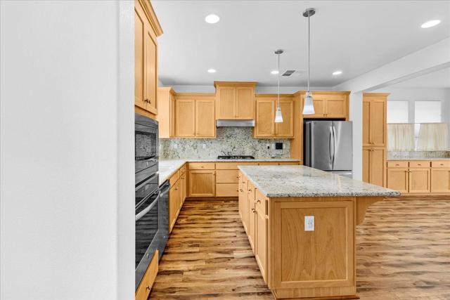 2731 Bungalow Drive, Marina CA: https://media.crmls.org/mediaz/3a1cf065-68e9-44aa-8abc-bdf61b296a59.jpg