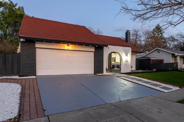 Image 2 of 56 For 3556 Touriga Dr