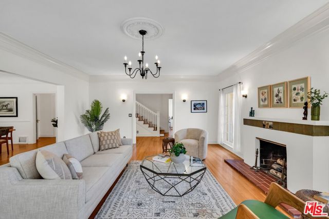 1709 Buckingham Road, Los Angeles CA: https://media.crmls.org/mediaz/3a1d737e-3212-4f98-9959-b07782bd2fc3.jpg