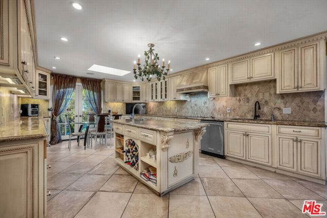 Drew Fenton | 10810 Via Verona Street Los Angeles CA | MLS: 7631190 Drew Fenton | 10810 Via Verona Street Los Angeles CA | MLS: 7631190