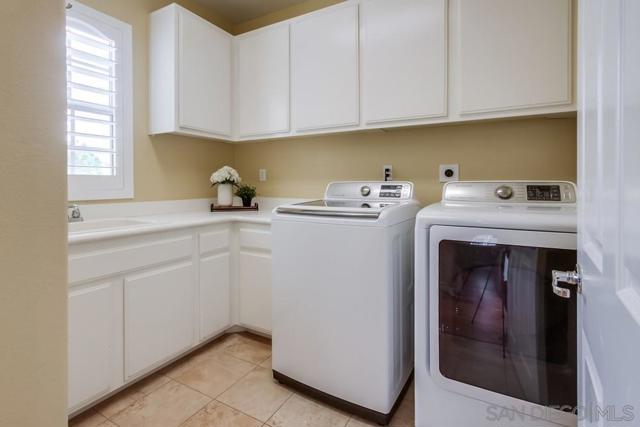 15655 Paseo Montenero, San Diego CA: https://media.crmls.org/mediaz/3a1df780-3a2f-45c5-97b8-1e159e0a5e16.jpg