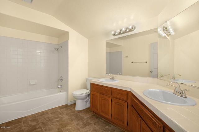 2188 Eastridge Loop, Oxnard CA: https://media.crmls.org/mediaz/3a1e78d8-03cc-4237-948c-698f7b270d4d.jpg